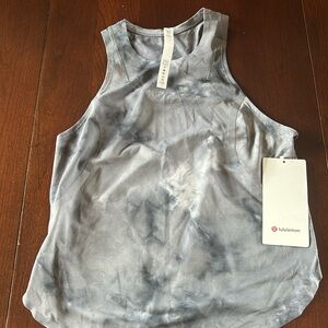NWT lightweight run kit Lululemon tank top